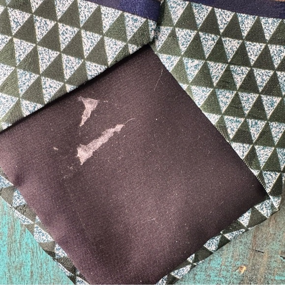 Vintage Looney Tunes Taz Tasmanian Devil Tie Made in Canada - Picture 8 of 10